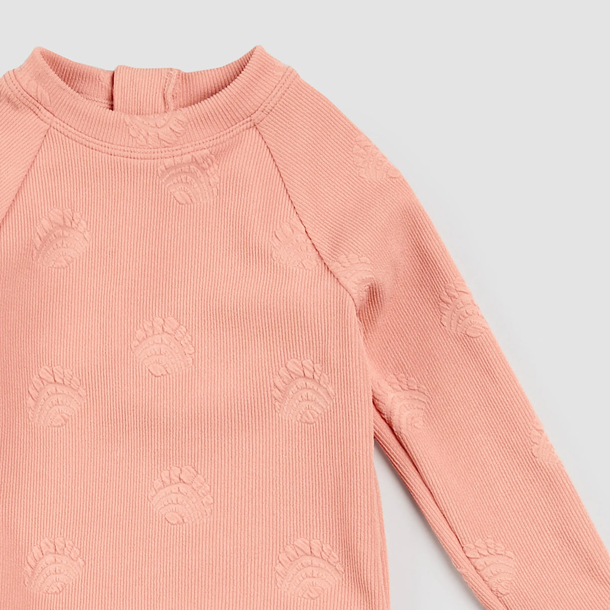 Embossed Seashell Print on Ribbed Coral Long-Sleeve Rashguard Swim Set | Petit Lem
