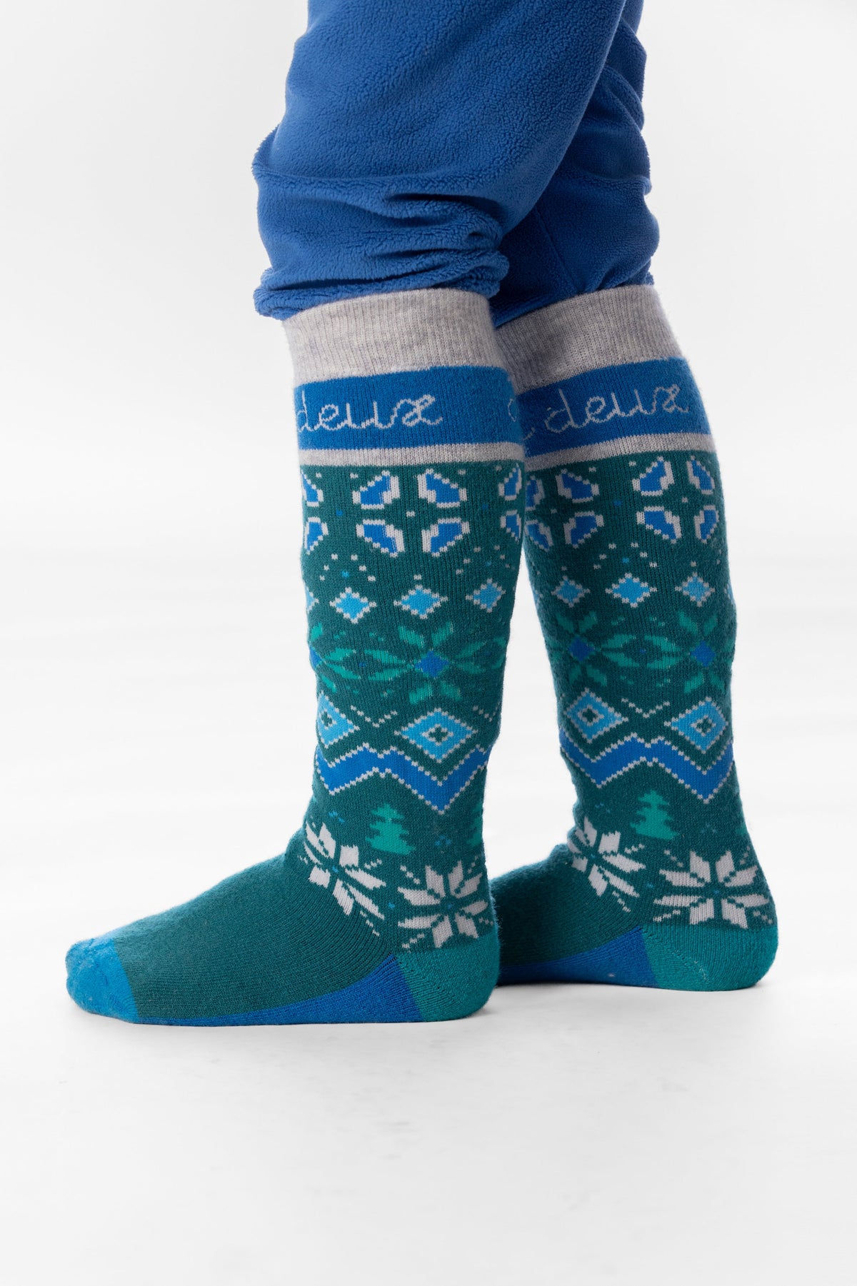 Child wearing the Deux par Deux dark turquoise Fair Isle ski socks