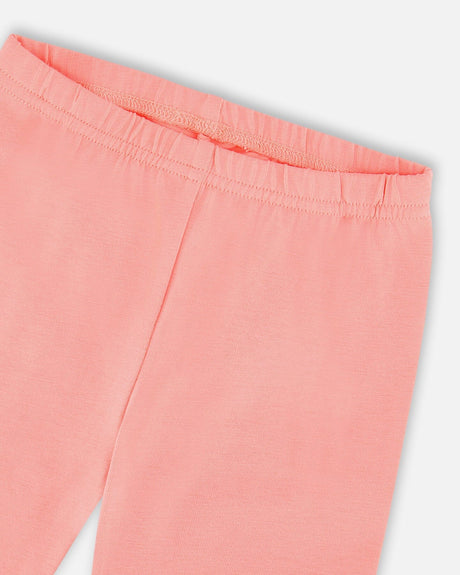Close-up of the elastic waistband on the coral capri leggings