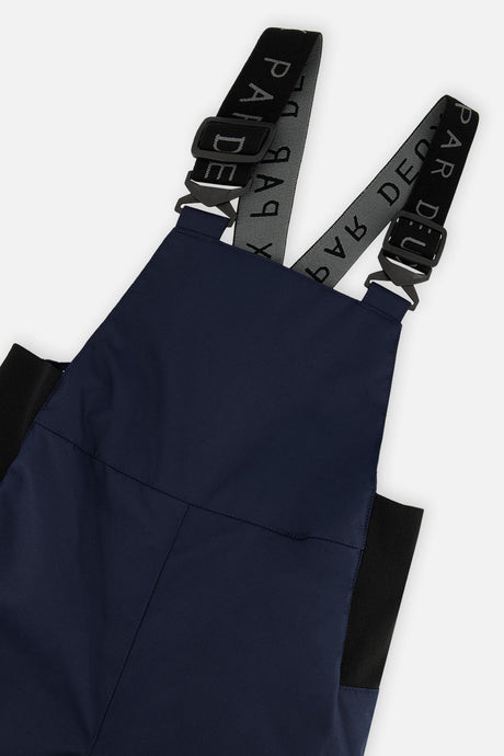 Deux par Deux boys DISCOVER snowsuit, grey dinosaur print – close-up of the bib and suspender buckles
