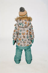 Child wearing the Deux par Deux DISCOVER snowsuit, beige with dog print, lookbook view