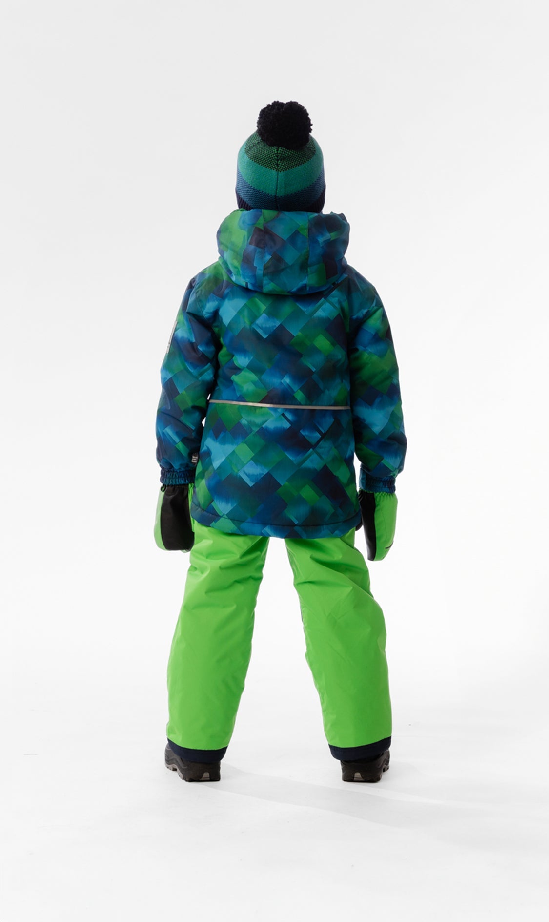 Child wearing the lightweight CHILL jacket and colorblock snow pants by Deux par Deux