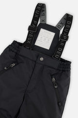 Deux par Deux boys PLAY snowsuit, all-black – close-up of the suspenders and zippered pant pockets