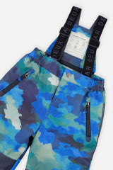 Close-up of the blue camouflage PLAY snow pants waist, zip pockets and logo suspenders