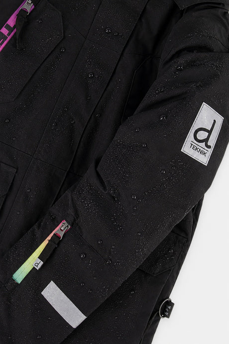 Deux par Deux girls' Teknik snowsuit, black jacket and pink-blue mountain print pants – logo badge close-up
