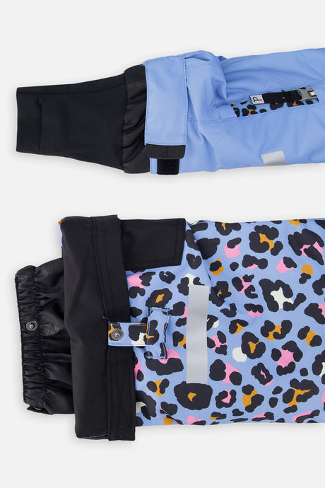Close-up of the TEKNIK jacket cuff and the adjustable snow pant hem with snap tab