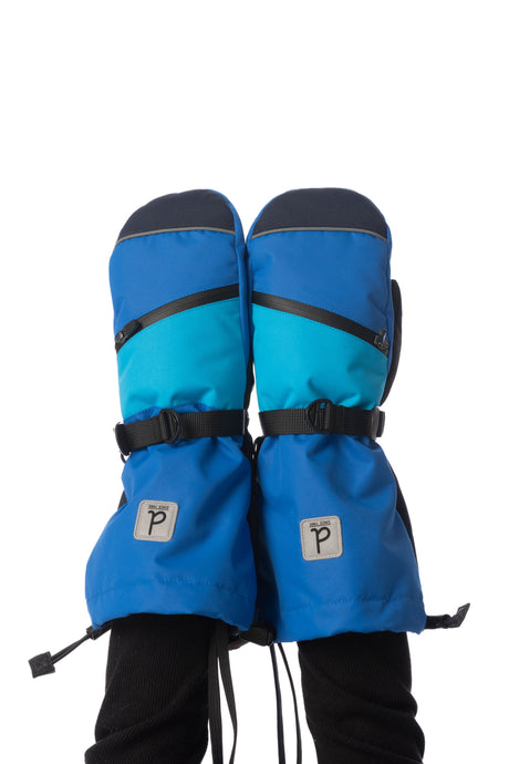 Deux par Deux Teknik kids' mittens in dark blue – worn by a child