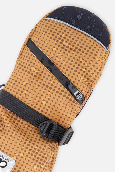 Deux par Deux Teknik kids' mittens in brown – close-up of the water-repellent shell