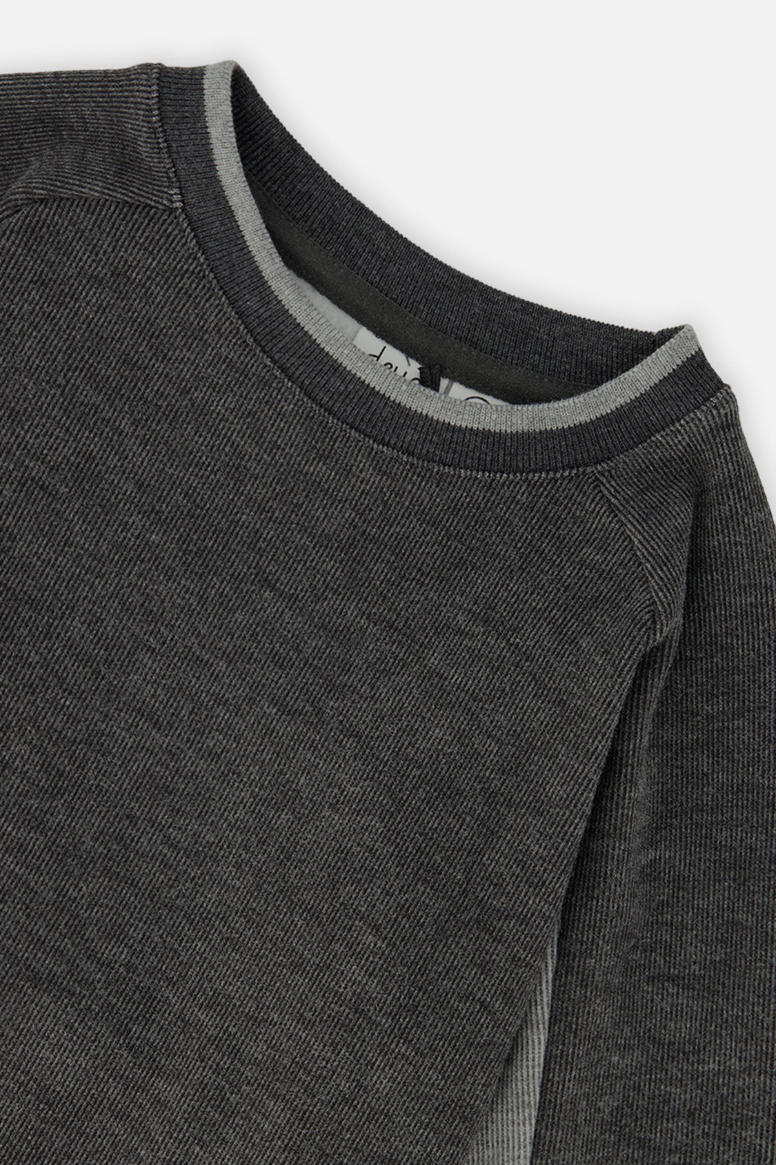 Close-up of the ribbed light gray neckline and the raglan sleeve on the charcoal Deux par Deux sweatshirt
