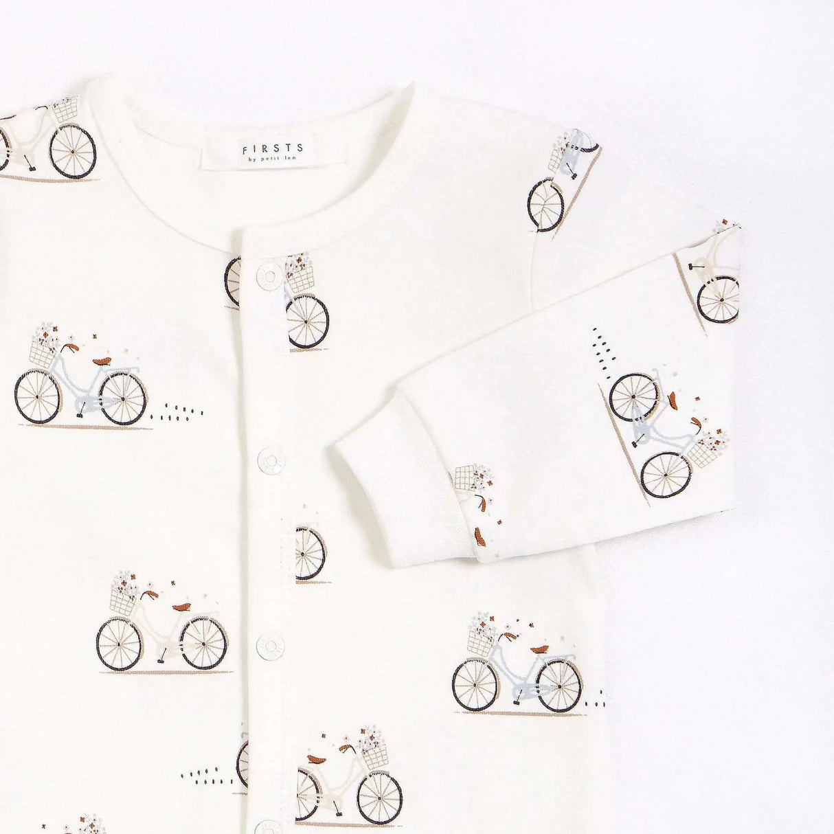 "la bicyclette" print on off-white sleeper | petit lem