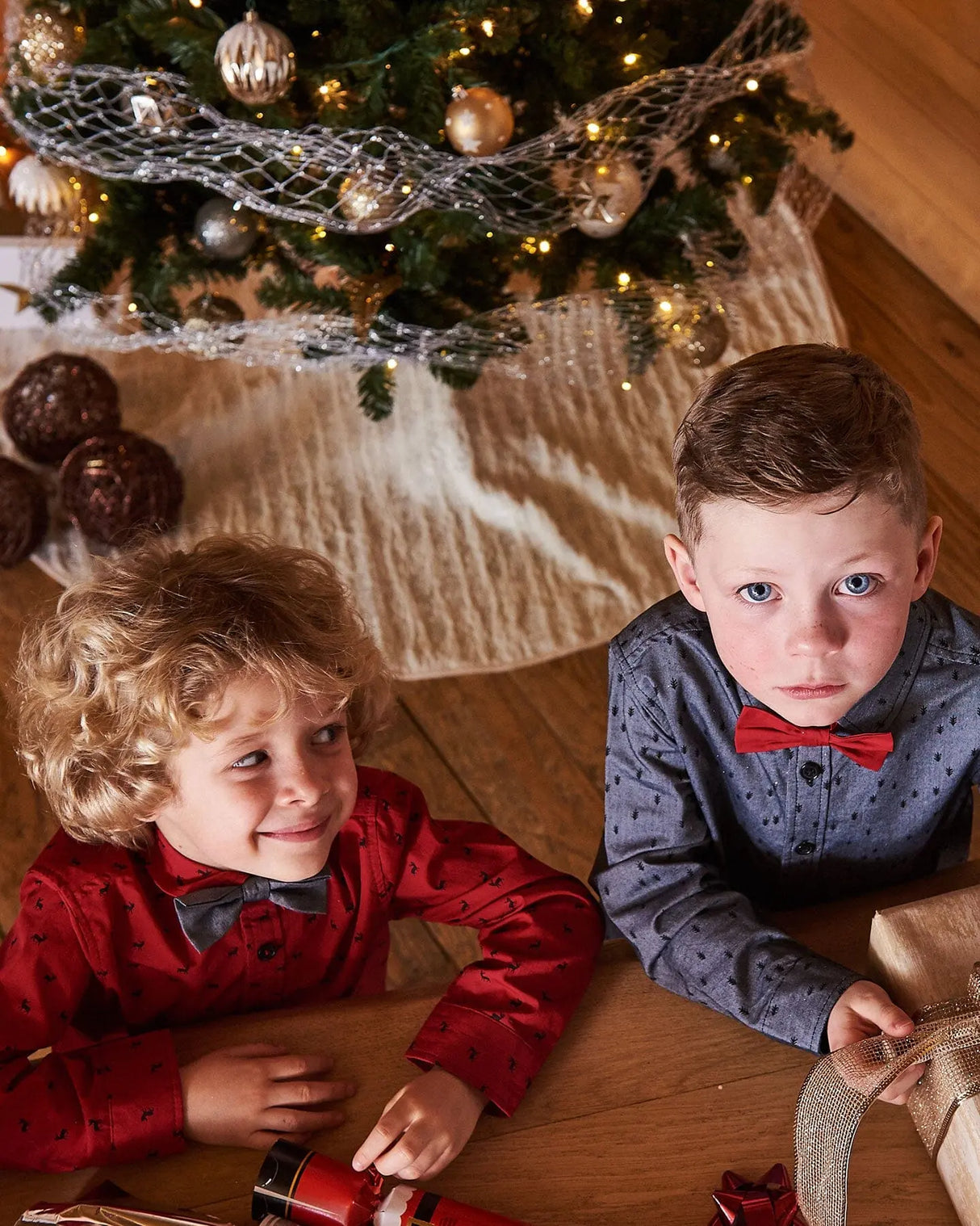 Printed Reindeer Poplin Shirt With Bow Tie Red | Deux par Deux | Jenni Kidz